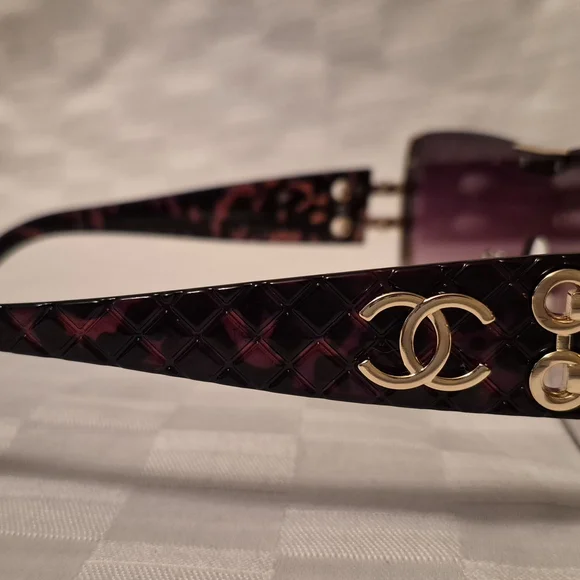 CHANEL Gradient Purple Shield Sunglasses with Gold Accent - Picture 4 of 14